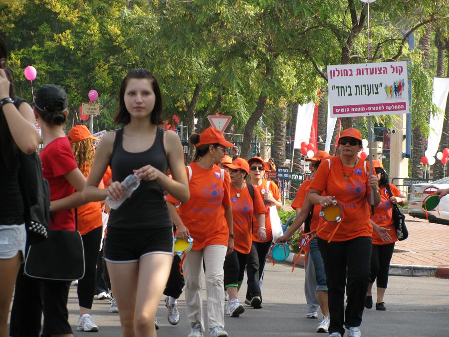 נשים צועדות בחולון - 16/10/2009