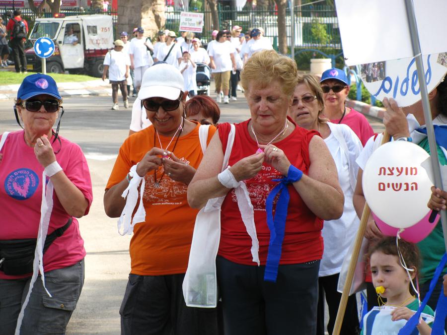 נשים צועדות בחולון - 16/10/2009